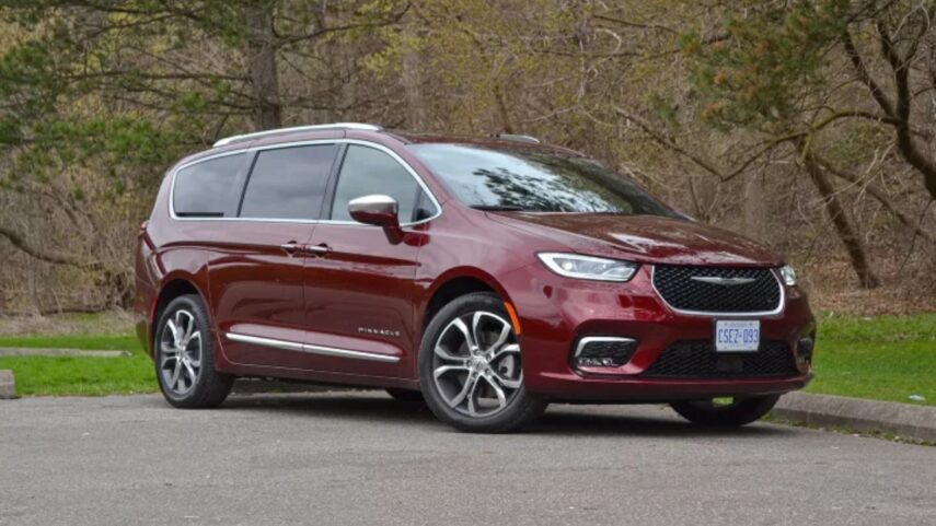 How Early Should I Book a 7-Seater in Agadir for School Holidays